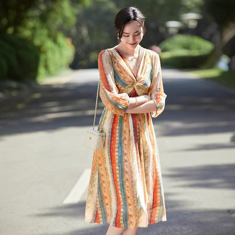 75209 Mulberry Silk Long Dress 2024 Striped Mid-Length Dress with Beading Mulberry Silk Dress with Three-Quarter Sleeves