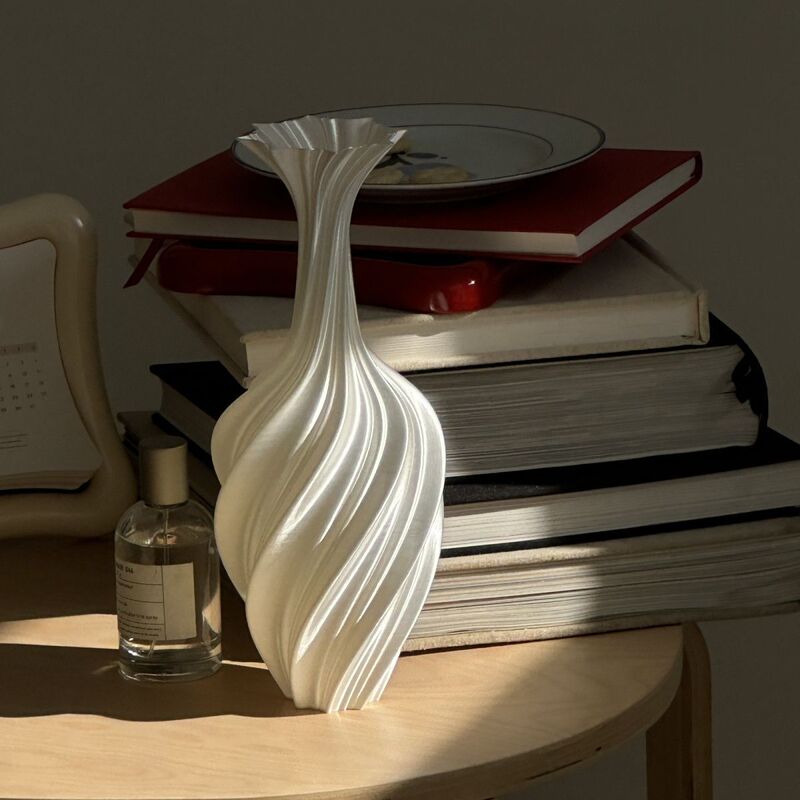 New artistic abstract vase with twisted vintage floral arrangement decoration, Nordic minimalist ins-style 3D printed light luxury ornament