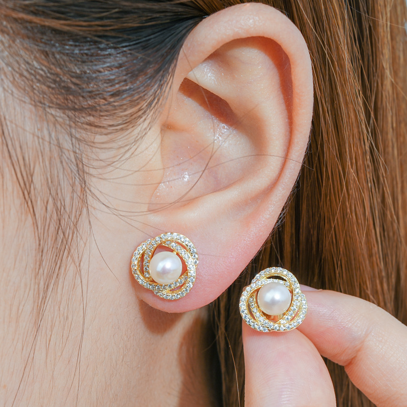 Elegant Silver Jewelry: Simple Moissanite Flower & Natural Freshwater Pearl Stud Earrings, Women's Versatile S925 Accessories