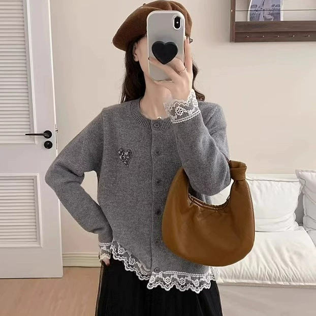 125kg Новинка весеннего сезона: женский кардиган большого размера в корейском стиле, модный вязаный топ свободного кроя с узором в виде сердечек, закрывающий фигуру.