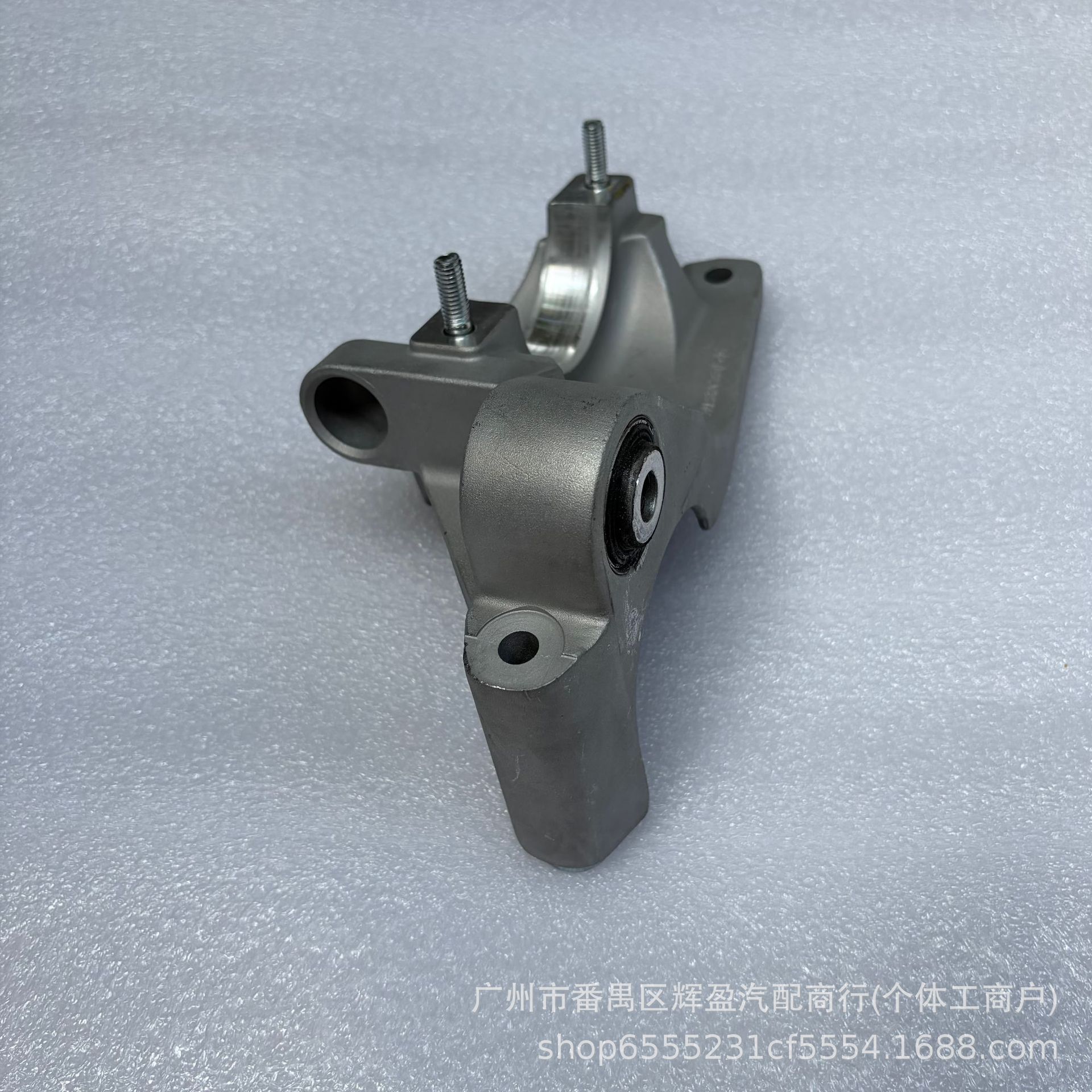 LR024760 LR105649, suitable for Land Rover Freelander 2, Discovery, and Range Rover, right front half-shaft base
