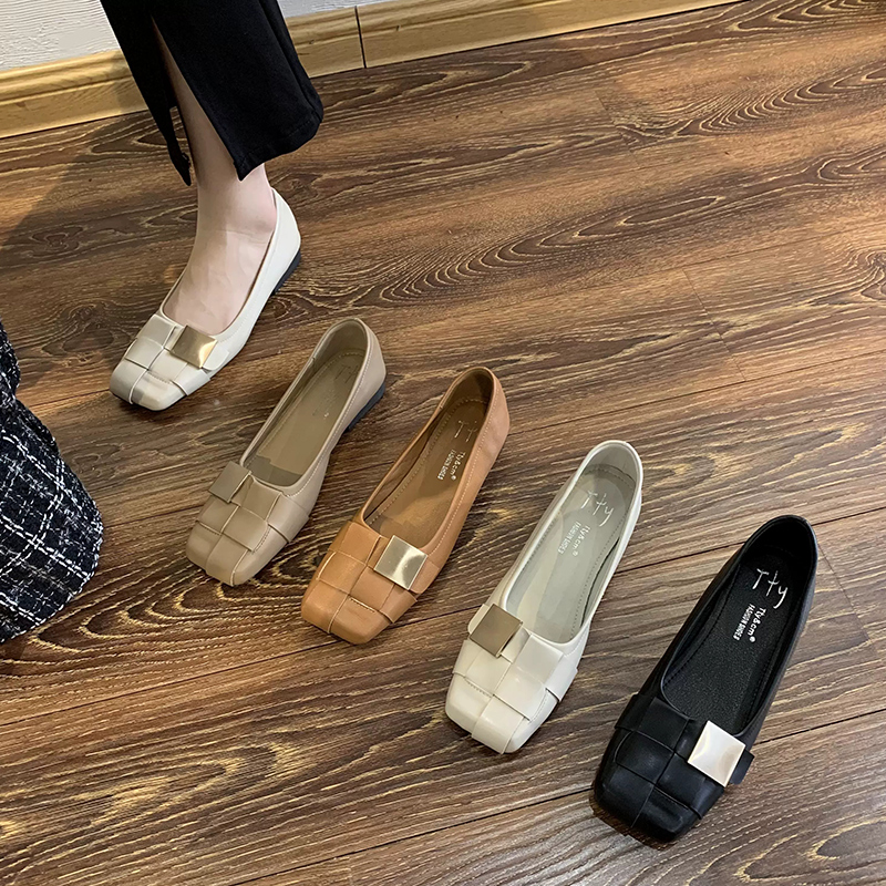 Summer shoes square toe flat