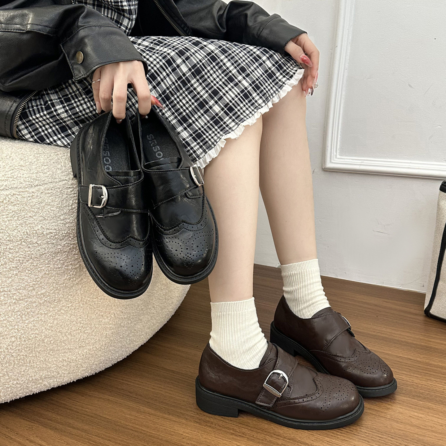 Vintage Black French-Style Height-Increasing Thick-Soled Leather Shoes for Women, 2026 New Model, Spring and Autumn, Versatile with Skirts, Deep-Cut Single Shoes