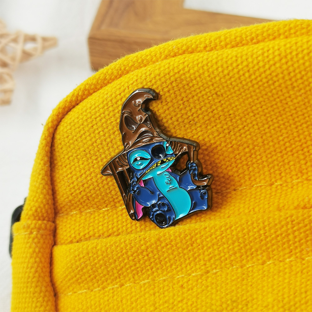 Stitch Wearing a Sorting Hat Fun Enamel Badge in a Mix-And-Match Style, Backpack Clothing Accessory Pendant