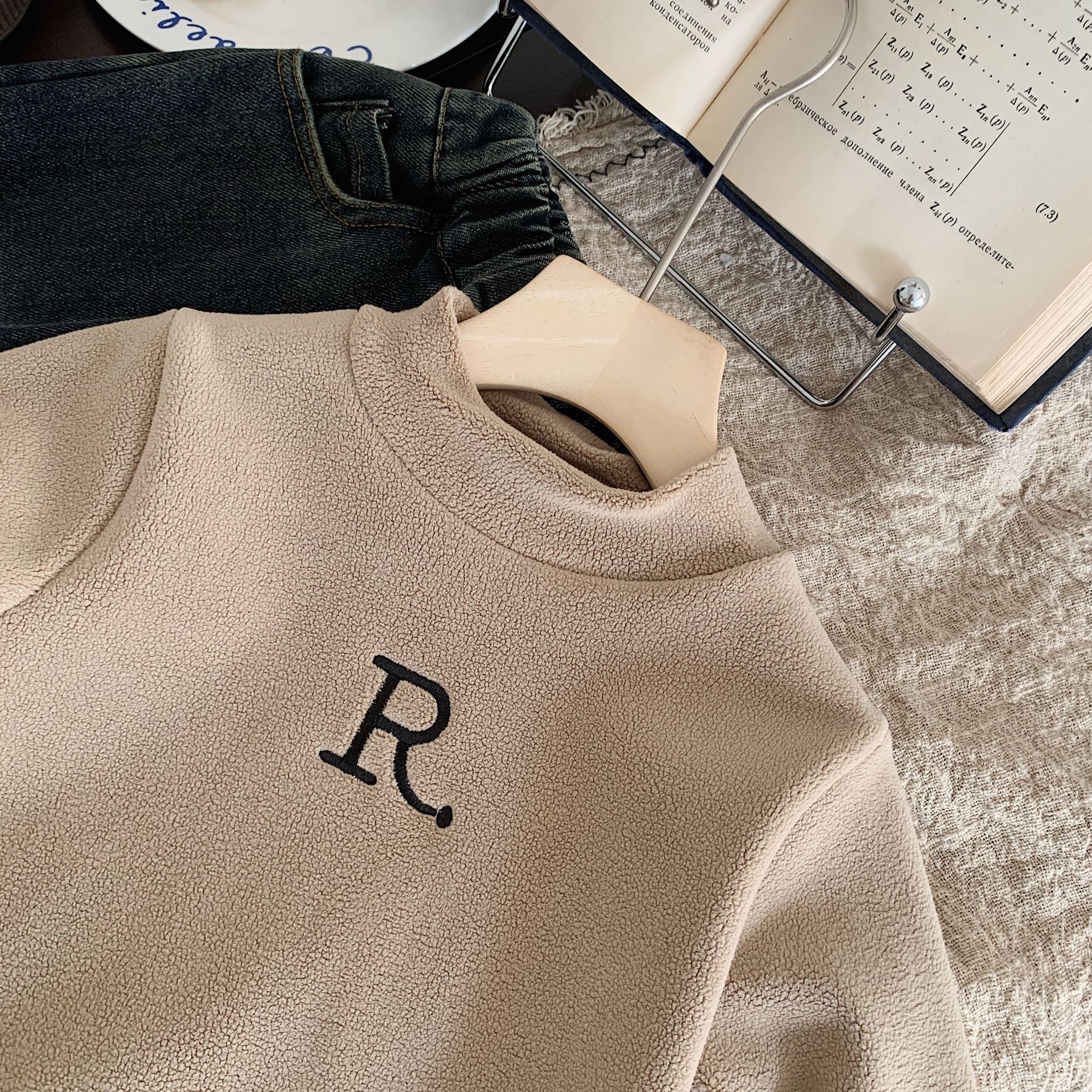2023 Bangcheng Winter Korean Edition Men's Small and Medium School Children's Embroidered Letter Plush Bottom Fashion_voghion.com