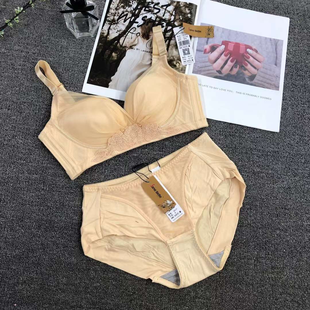 Nueva ropa interior de mujer pecho pequeño anti-caída delgado sin anillo de acero retractable conjunto de sujetador de pecho