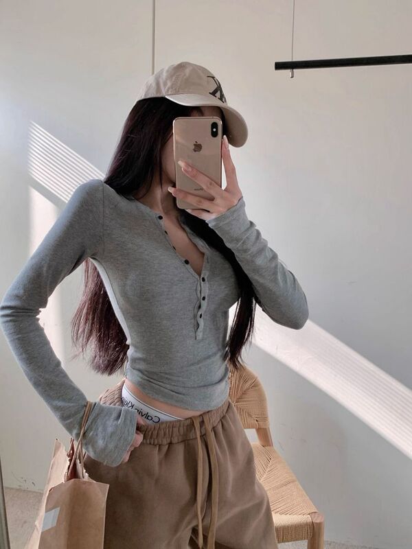 [Derong] Hot Girl V Neck Long-Sleeved T-Shirt Women's Button Design Slim Inner Layering Shirt Top Gray