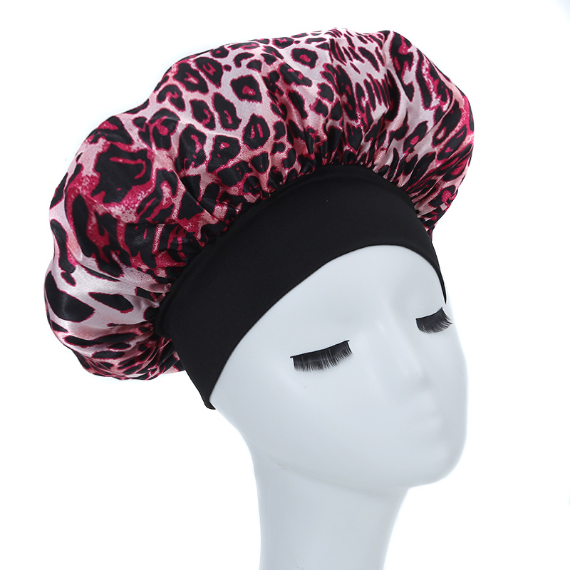 붉은 표범 무늬 꽃