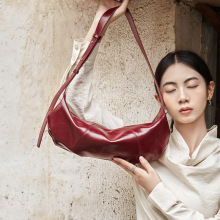 包包女包2025秋冬新款休闲慵懒风饺子包时尚设计感女包真皮斜挎包