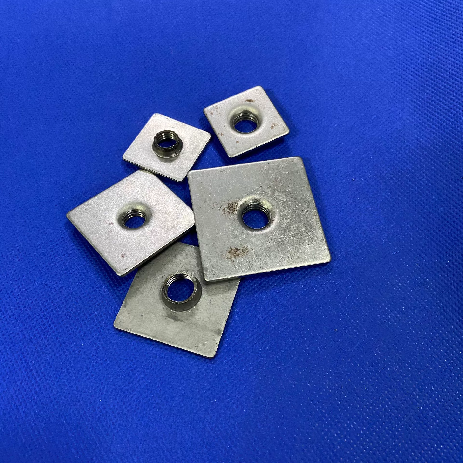 Винт М12 плиты поддержки трубки плиты 4040 утюга квадрата сборочного конвейера заварки утюга квадрата 40*40 квадратный