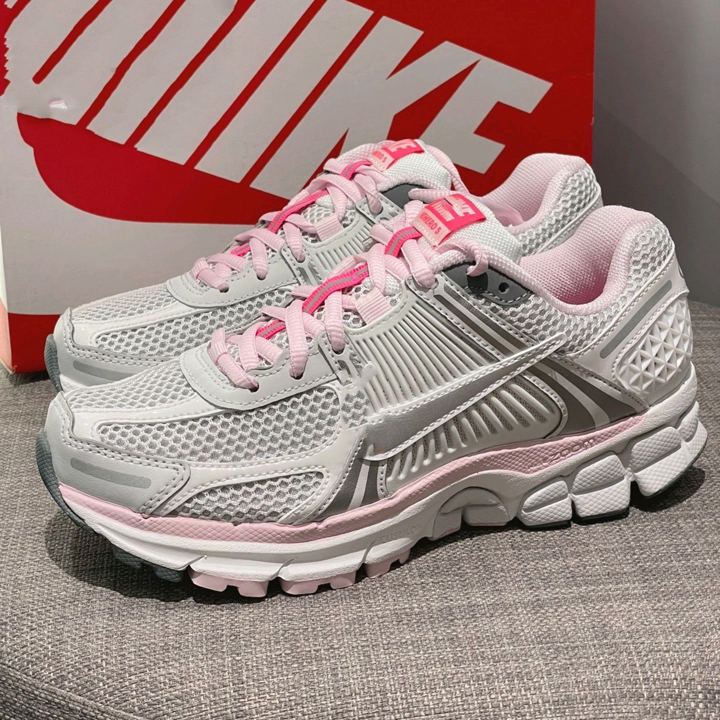 High-Quality Vomero 5 Running Shoes Vomero 5Th Generation Men's and Women's Marathon Retro Valentine's Day Casual Sports Shoes