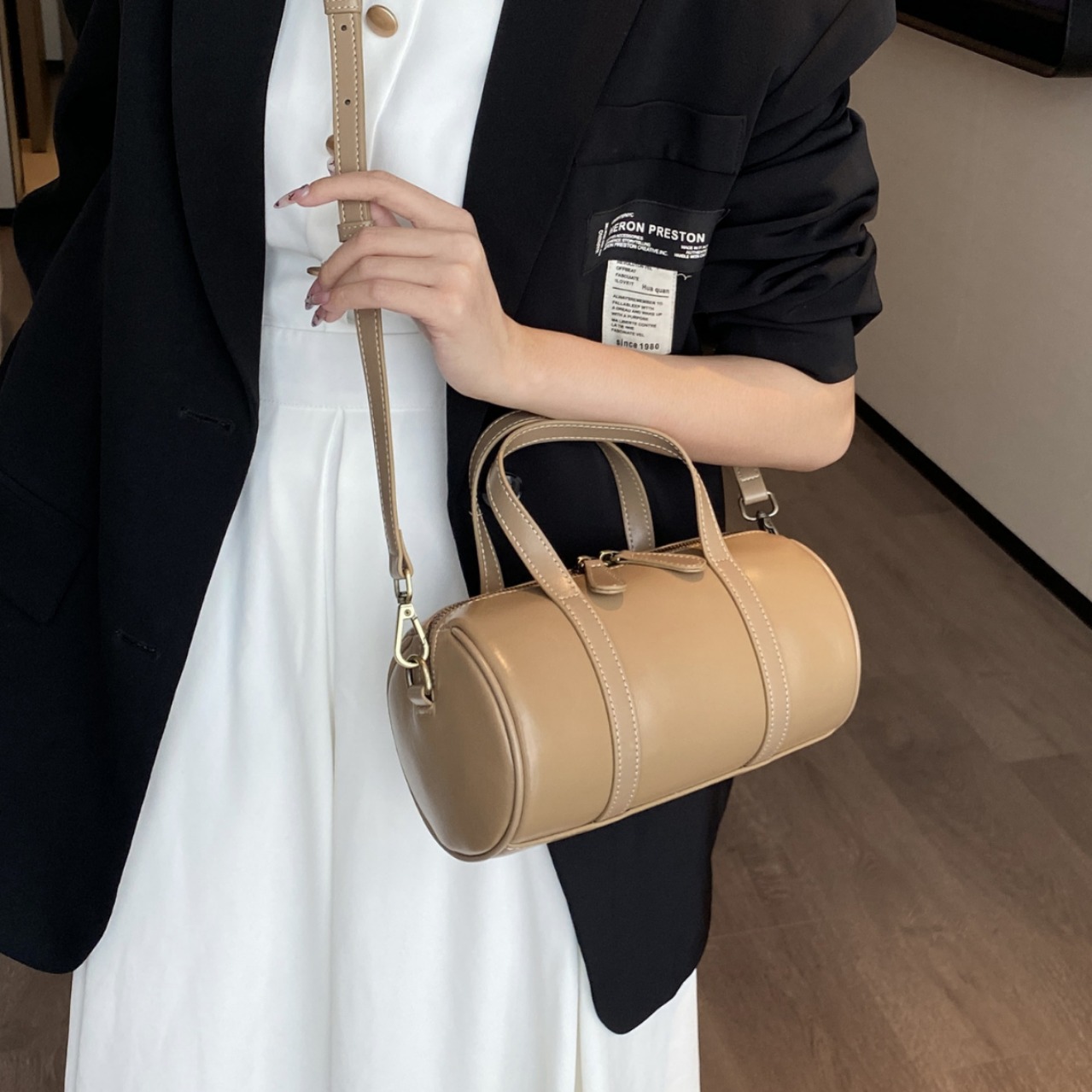 植なめしの上の牛革の枕の包みの女性の高級感の百合の小さい大衆のハンドバッグの女子学生のファッションのボストンバッグの女性