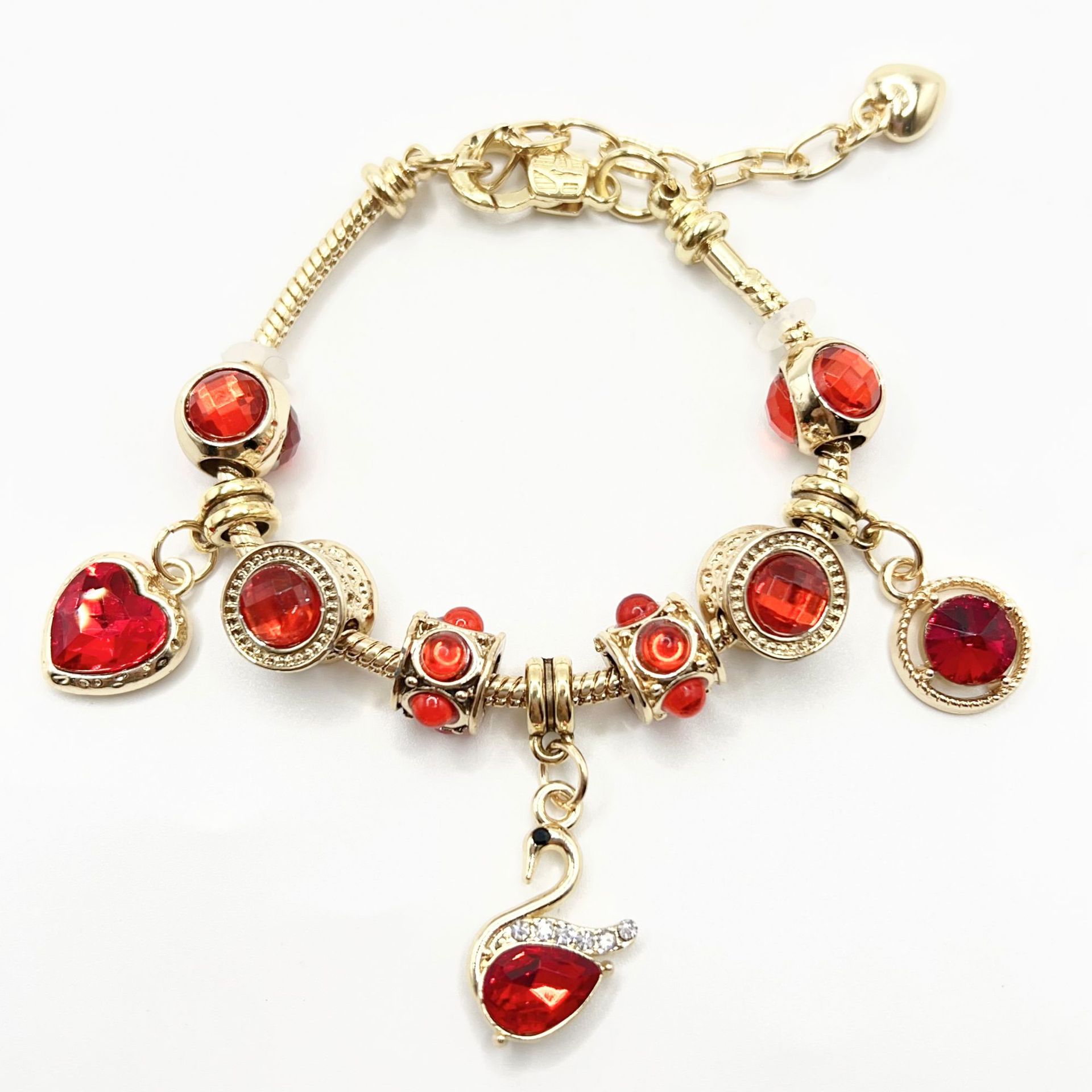 春夏の新型の小清新で甘い少女風のストライプの花の愛の蝶の数珠のブレスレットの透かし彫りのダイヤモンドの手の串