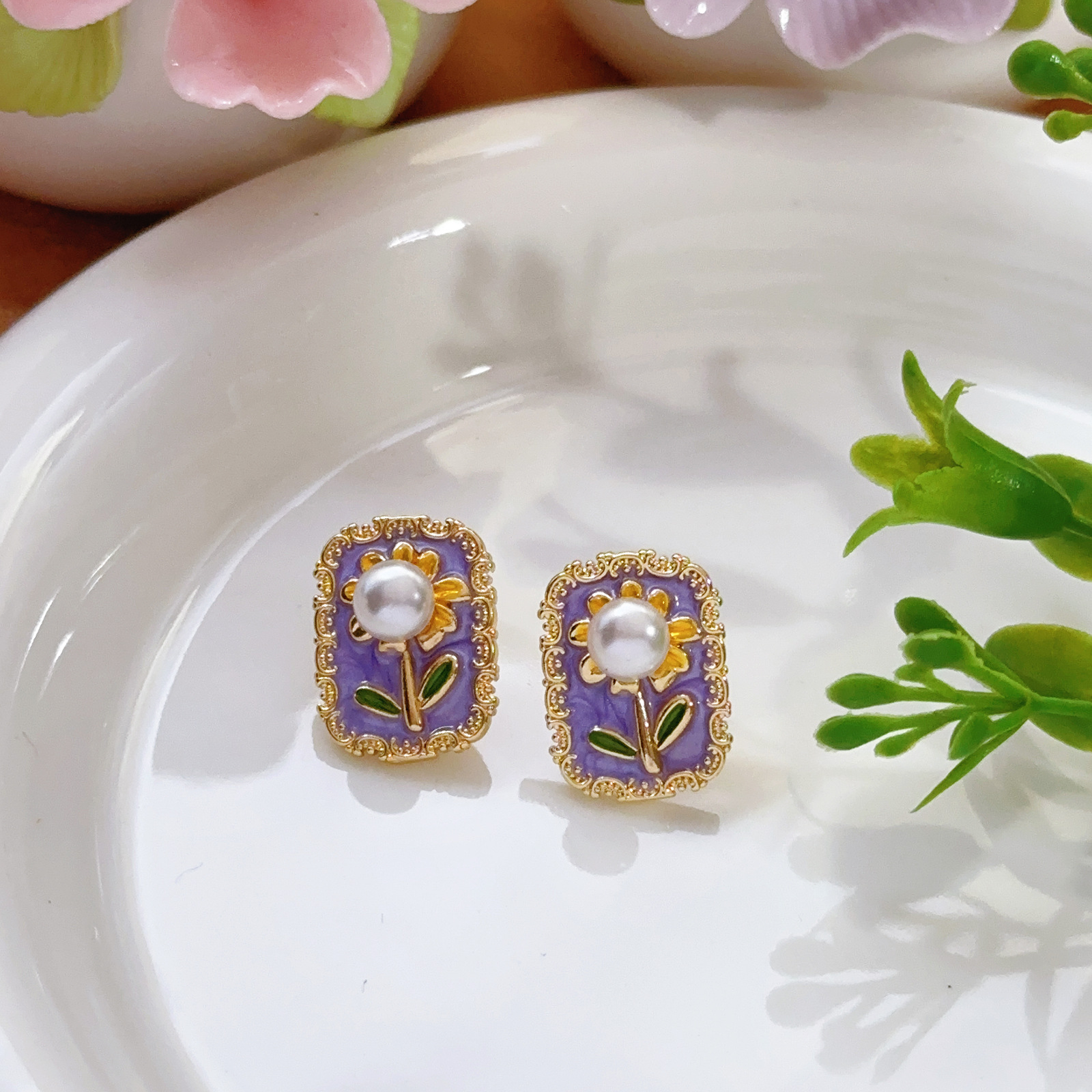 Pendientes de perlas Zhuji, temperamento blanco francés, pendientes antiguos, desplazamientos diarios, lujo ligero, joyería de orejas de alta gama al por mayor