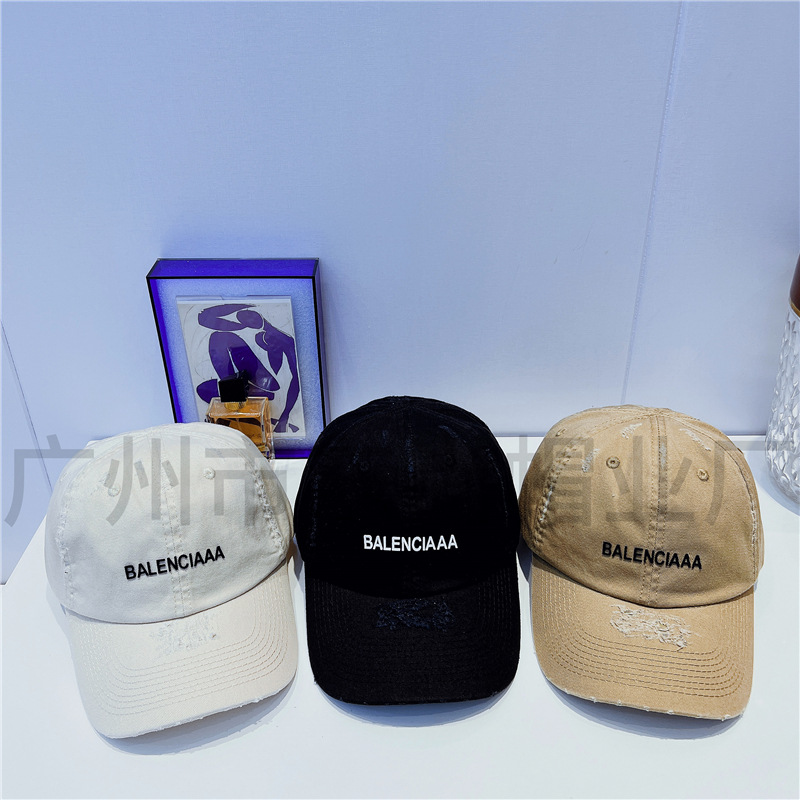 Travel fashionable baseball cap with letters