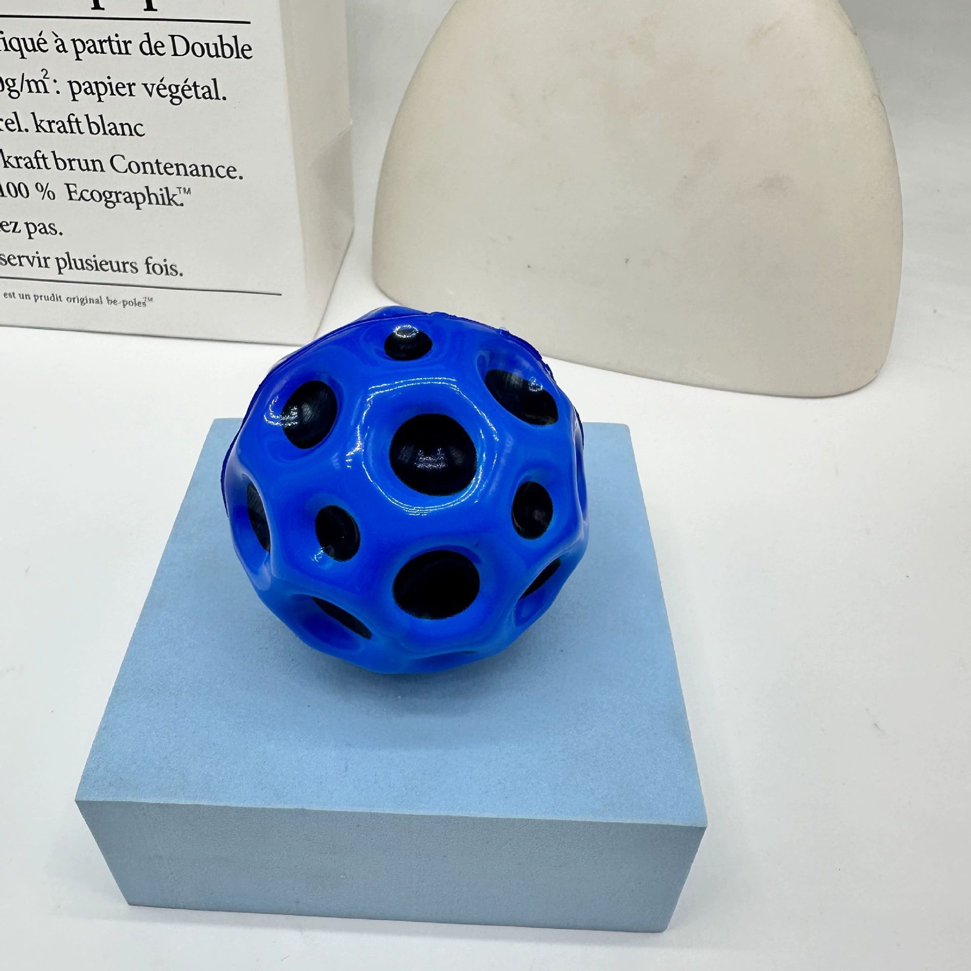 Venta caliente transfronteriza 7CM espuma PU bola de estrés estiramiento brillante baloncesto pequeño descompresión para niños juguete de ventilación rugby image 22