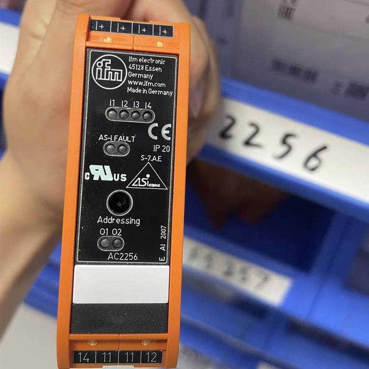 IFM德国IF5884,IFC2002-ARKG/UP/0电感式开关