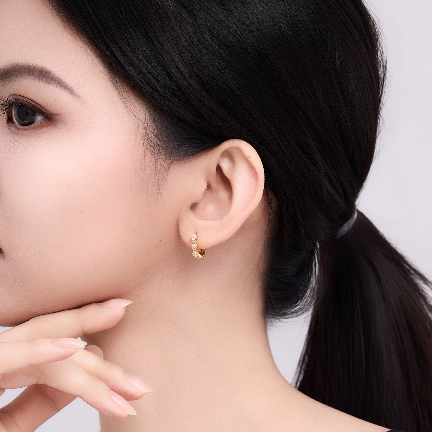 Xuping Europa y los Estados Unidos transfronterizos ligeros aretes de lujo aleación de cobre chapado en 24k oro imitación aretes de geometría aretes de círculo
