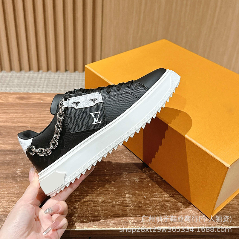 2025 Classic Thick-Soled Sneakers for Women, Genuine Leather Lace-Up Round Toe Embossed Relief Pendant Heightening Casual White Shoes Trendy