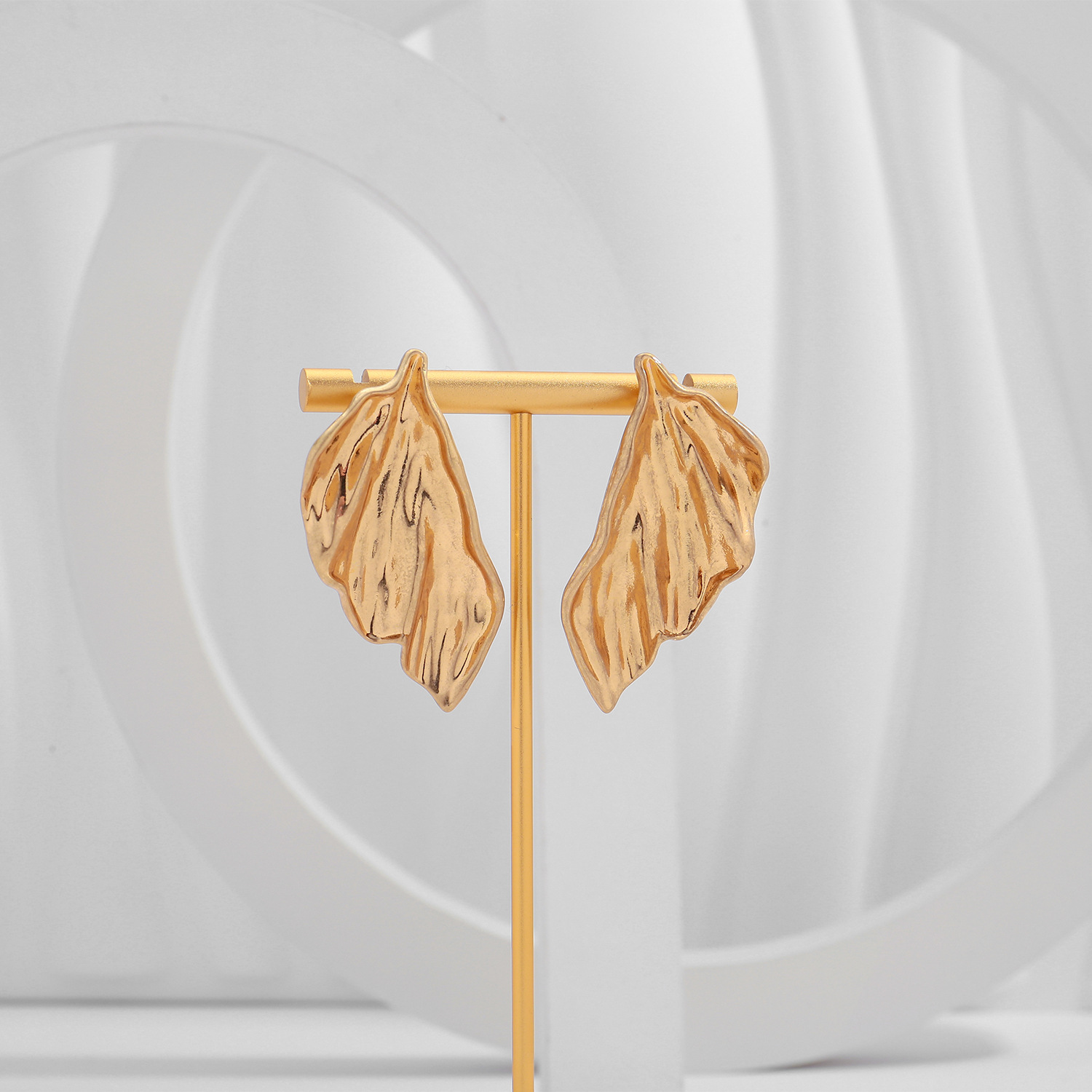 european-and-american-retro-ear-studs-cold-style-maillard-autumn-and-winter-leaf-ear-studs-simple-elegant-high-end-light-luxury-womens-earrings