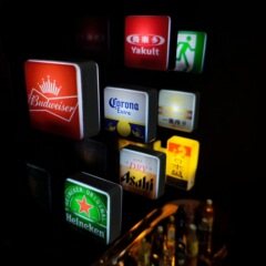 ビール飲料ライトサイン冷蔵庫マグネットクリエイティブシミュレーションミニドリンクトレイアサヒコーラ diy 穴ボード装飾