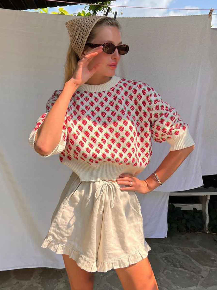 Suéter de cuello redondo transfronterizo 2025, nuevo suéter jacquard de fresa de otoño y invierno, suéter de manga larga corta de estilo europeo y americano para mujeres