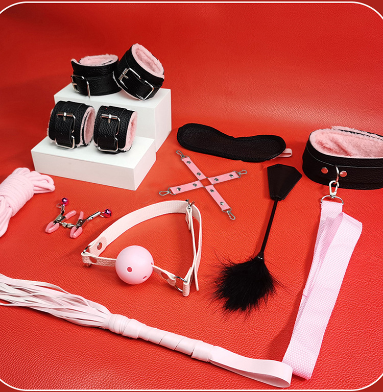 SM Bondage Ten-Piece Set with Handcuffs, Leather, Metal and Plush, Black and Red — detail image 32