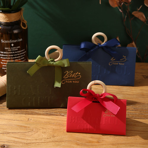 European Simple Brown Paper Triangle Hand Gift Wedding Candy Box Wedding High-end Wedding Creative Hand Carry Gift Box 