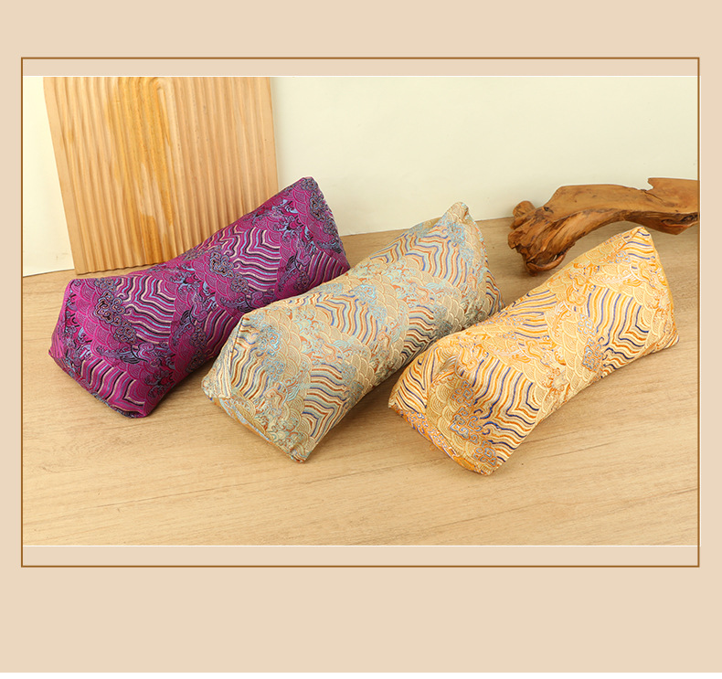 Chinese Mugwort Herbal Neck Pillow He Jing Pillow Aromatic Support Pillow for Sleep and Office Rest preparation