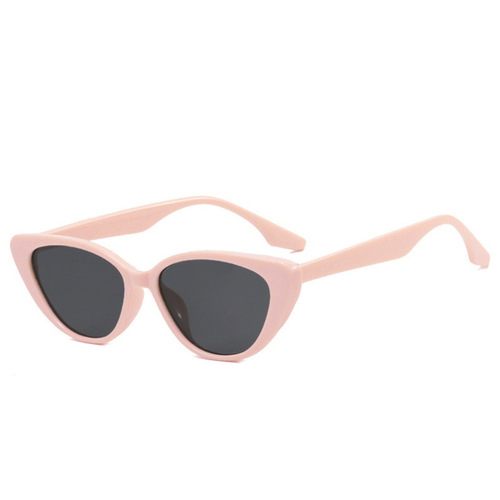Retro triangular cat-eye small face sunglasses for women, high-end ins black small frame sunscreen style photo sunglasses