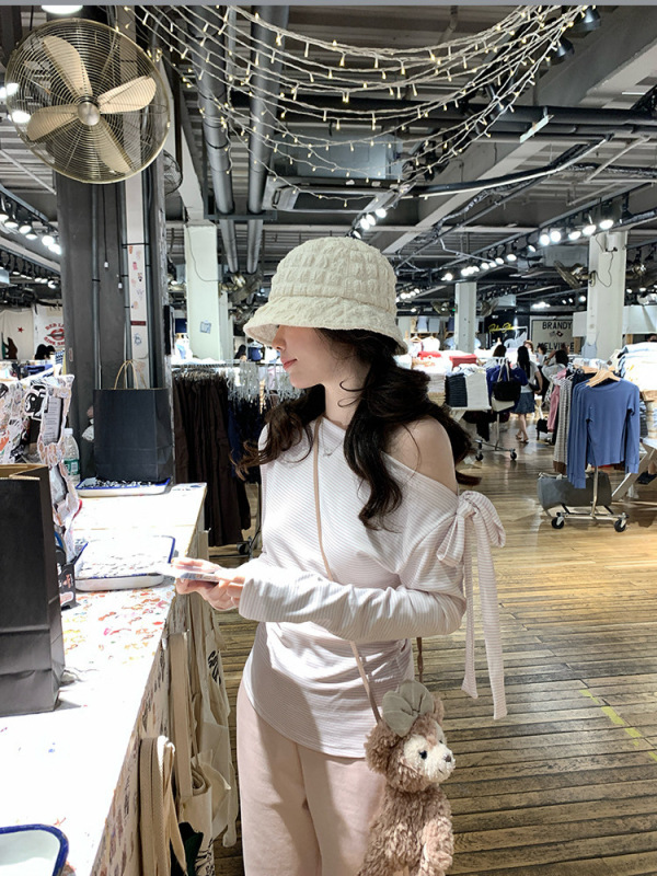韩系粉条纹斜肩长袖t恤女装秋季修身打底绑带设计感别致露肩上衣|undefined
