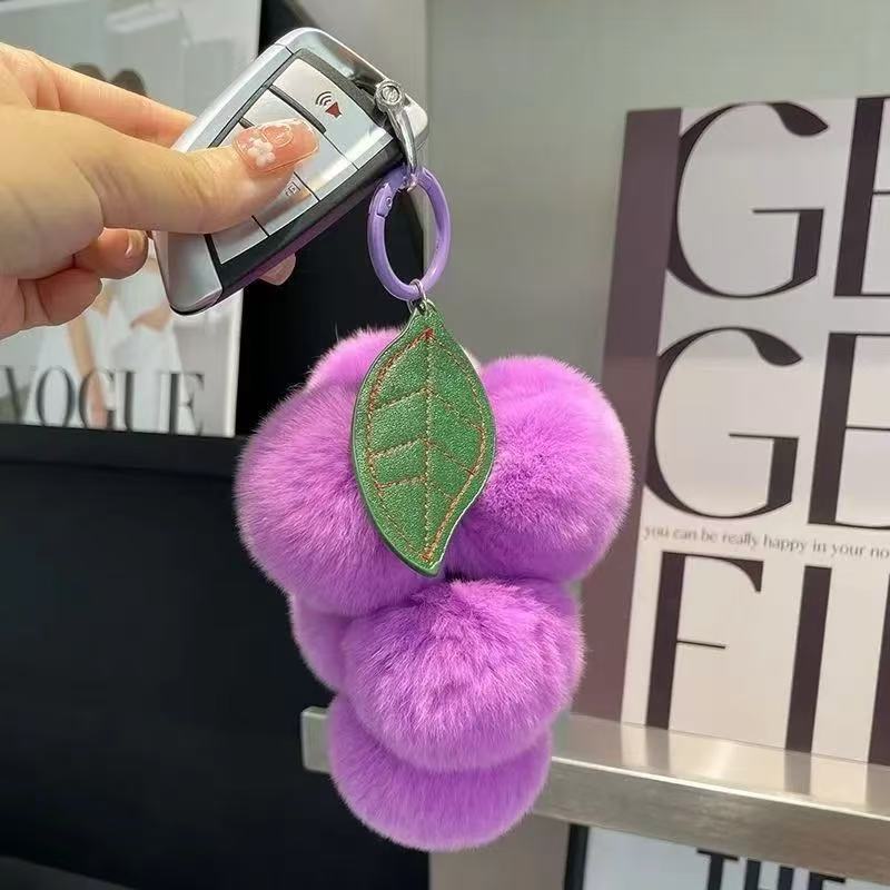 Imitación de cabello de conejo uvas llaveros estudiantes exámenes de graduación regalos colgantes para chicas chicas parejas bolsas colgantes para mujeres