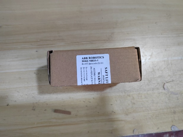 ER17330V/3.6V MR-BAT PLC   3HAC044075-001/01 7.2V