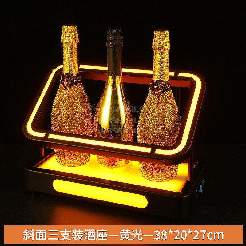 Portavinos inclinado de tres piezas luz amarilla