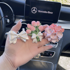チューリップの車の香水の香りは風口の花の淡い香りの清新な中で制御して香石の風口を広げて贈り物の女性を挟みます。
