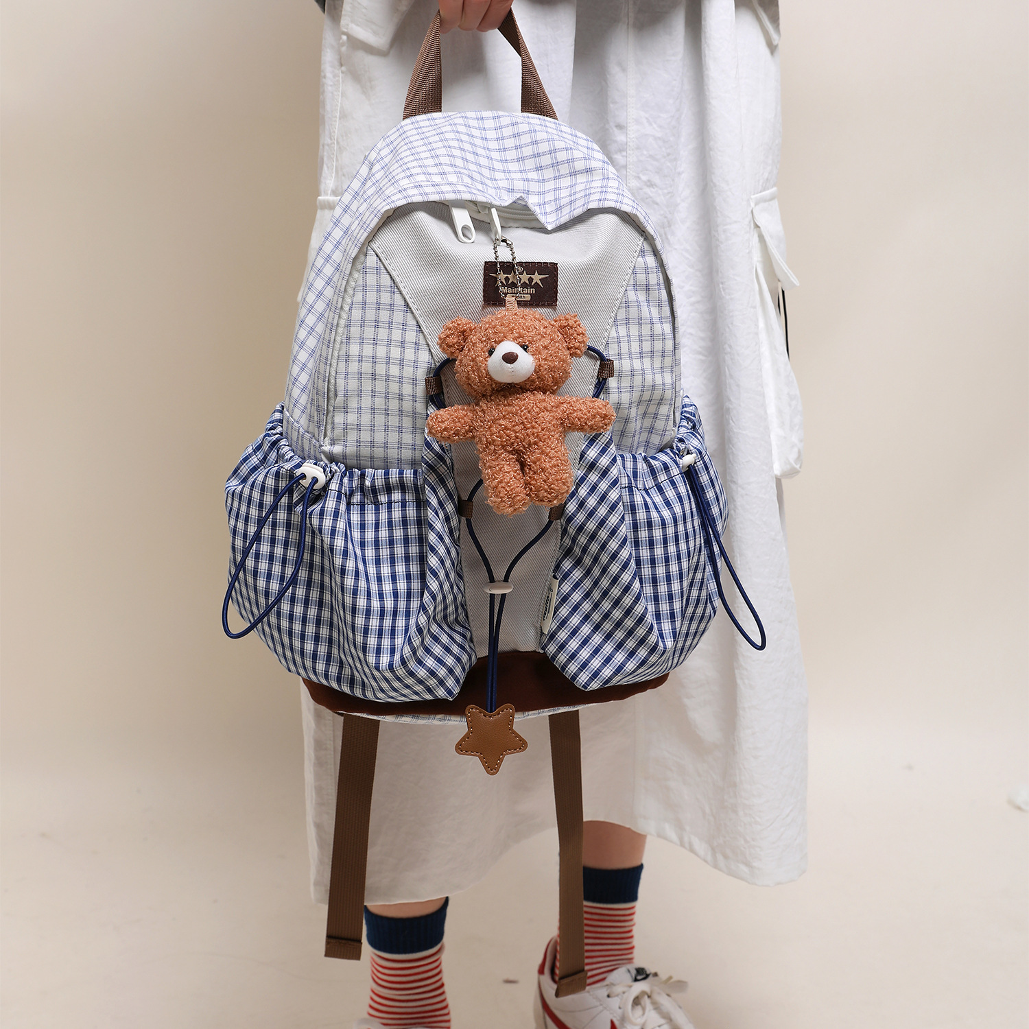 Outdoor hiking and mountaineering backpack, small plaid canvas school bag, lightweight travel backpack for college students, polyester plaid