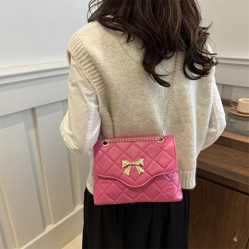 Moda versátil nuevo 2024 invierno de este año popular cadena de arco de diamante bolso de hombro pequeño bolso cuadrado para mujeres