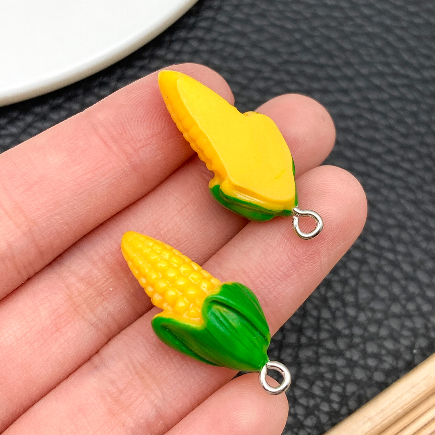 23897-H-黄色树脂蔬菜系列玉米28x13x11mm-1