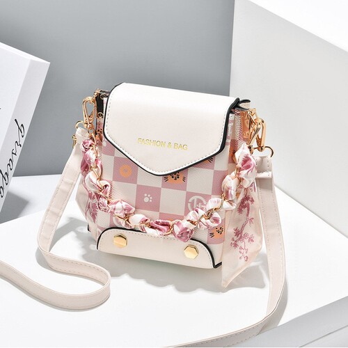 Manufacturer's new summer bag, Korean version, simple small square bag, fashionable and versatile, one-shoulder crossbody, trendy mini mobile phone bag, women's bag