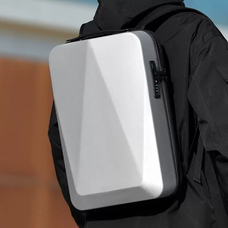 跨境多功能旅行骑行背包商务扩容双肩包17寸大容量硬壳电脑电竞包