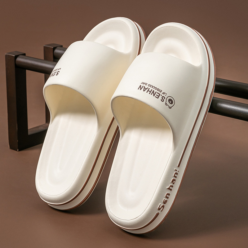 Zapatillas de verano para hombre al aire libre con sensación de pisar nubes, modelo nuevo 2025, sandalias domésticas antideslizantes de EVA para baño interior y hogar para hombres.