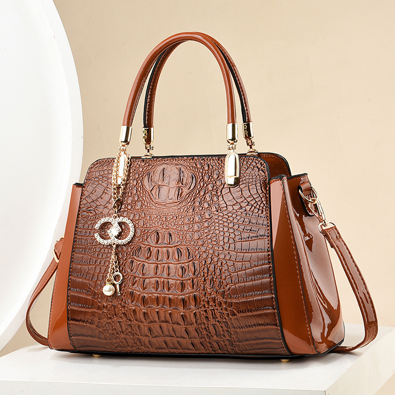 Bolsos de moda y textura atmosférica Bolsos de mujer de estilo occidental Bolsos de mensajero de un solo hombro simples y versátiles bags transfronterizos