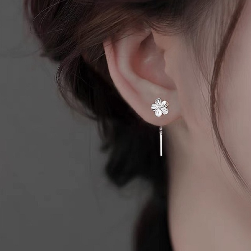 S925 plata esterlina Gardenia auriculares femeninos auriculares 2024 nuevos aretes de agujeros de orejas de fluido explosivo