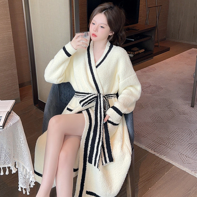 나이트가운 여성의 겨울 반쪽 벨벳 기모 부드러운 섹시한 인터넷 인기 따뜻한 긴 아침 가운 목욕 가운 잠옷