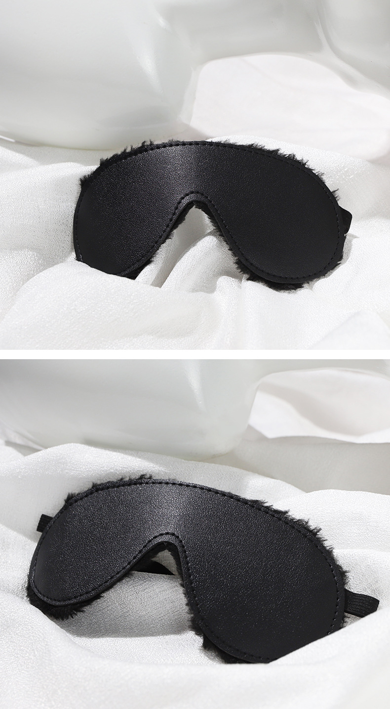Plush Leather Eye Mask with Stud Detail for Adult Couples — detail image 8