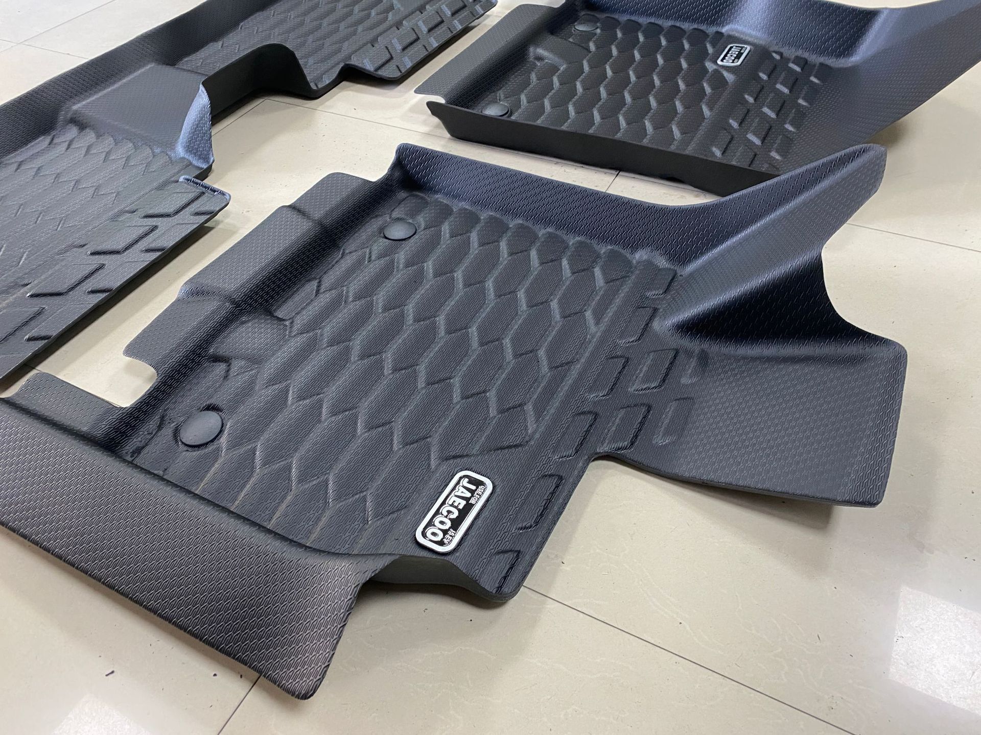 Jaecoo J5Ev 4-Door Right-Hand Drive Special Vehicle-Specific Tpe Floor Mats, Environmentally Friendly, Wear-Resistant, Non-Slip, Waterproof
