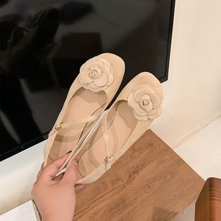 ţƤ��~�͹ŷ��^�\��һ�֎�������ЬŮС���r�л���ͨ�ڴָ���Ь