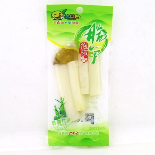 Large-bite pickled bamboo shoots in boxes, wholesale 32g small bagged Sichuan pickled vegetable with mountain pepper, sour and spicy bamboo shoot snacks