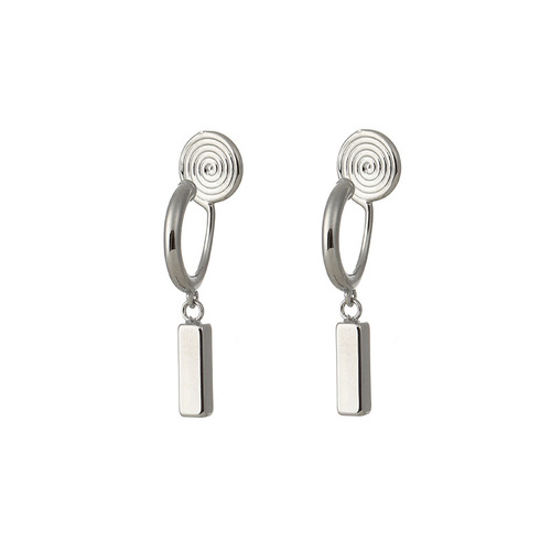 Stylish and simple mosquito-repellent disc ear clip without piercing, small metal pendant, 925 silver needle personalized earrings, versatile for commuting