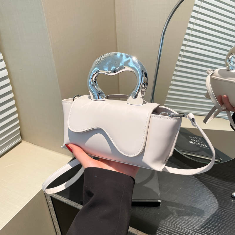 Bolso femenino de alta calidad Xiaoqing 2025 nuevo bolso cuadrado pequeño diseño de nicho bolso pequeño brillante de mensajero de un solo hombro